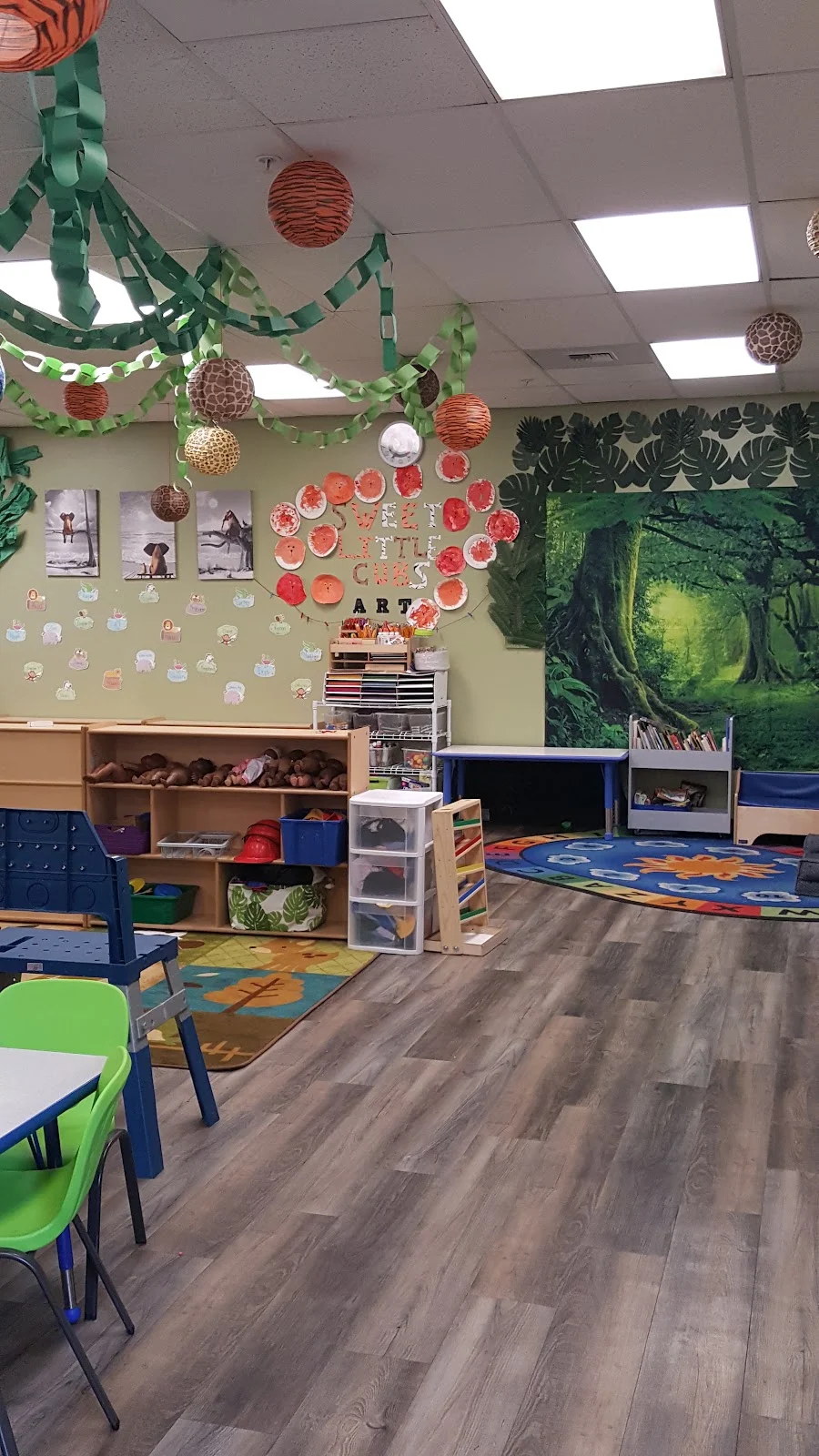 Art and reading corner with jungle mural Art and reading corner at Ascend To The Heights child care center in Spokane